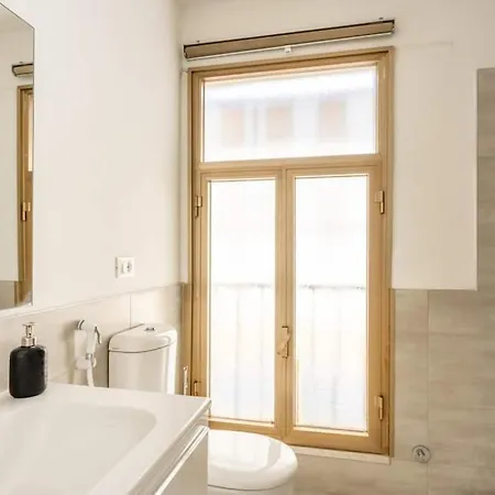 Cute Flat Near The With Parking Apartamento *